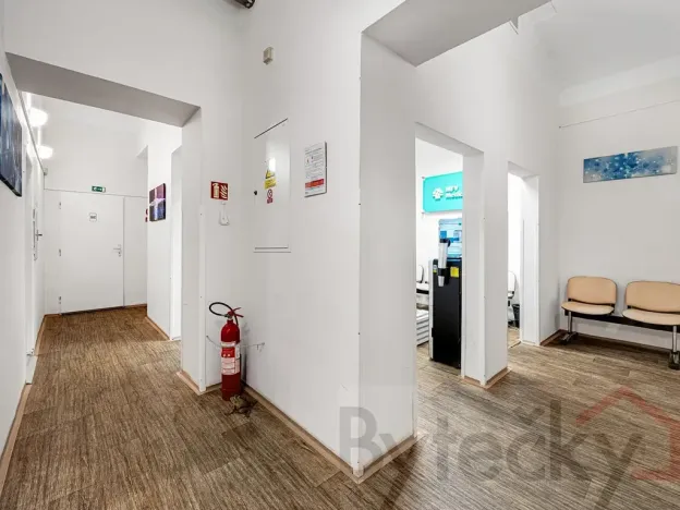 Pronájem ordinace, Praha - Smíchov, Stroupežnického, 84 m2