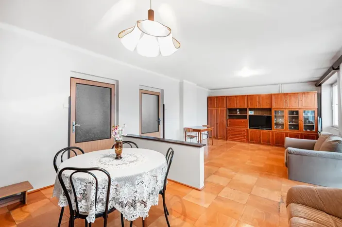 Prodej rodinného domu, Velim, náměstí Obránců míru, 180 m2