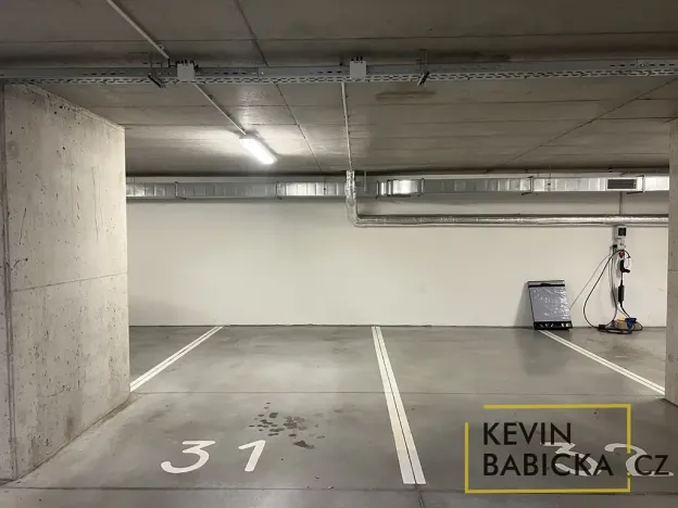 Pronájem garáže, Brno, Kumpoštova, 13 m2