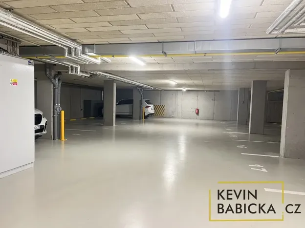 Pronájem garáže, Brno, Kumpoštova, 13 m2