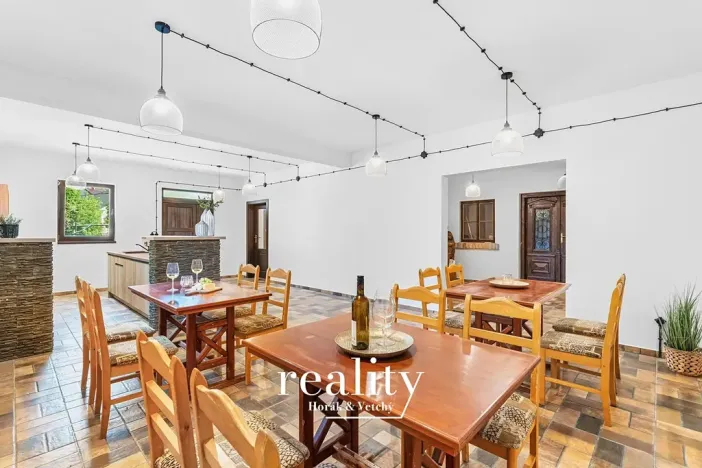 Prodej vícegeneračního domu, Perná, 205 m2