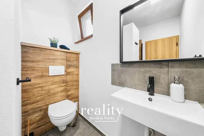 Prodej rodinného domu, Perná, 205 m2