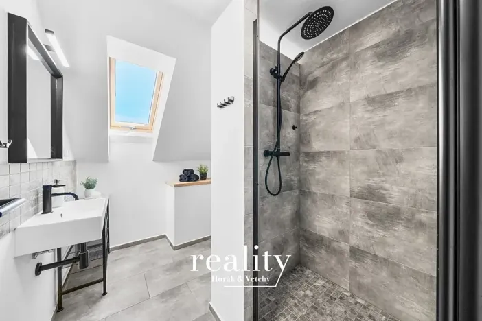 Prodej rodinného domu, Perná, 205 m2