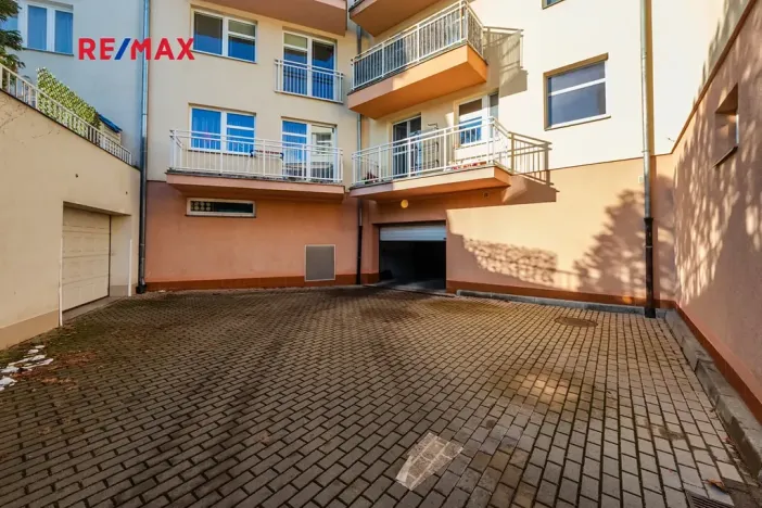 Pronájem bytu 1+kk, Praha - Suchdol, Internacionální, 41 m2