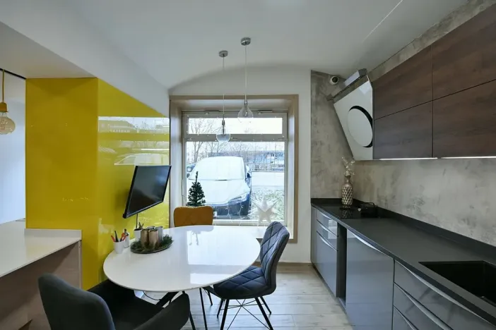 Prodej obchodního prostoru, Praha - Smíchov, Radlická, 86 m2