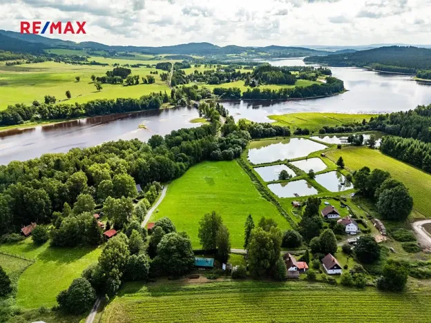 Prodej komerčního pozemku, Nová Pec, 9752 m2