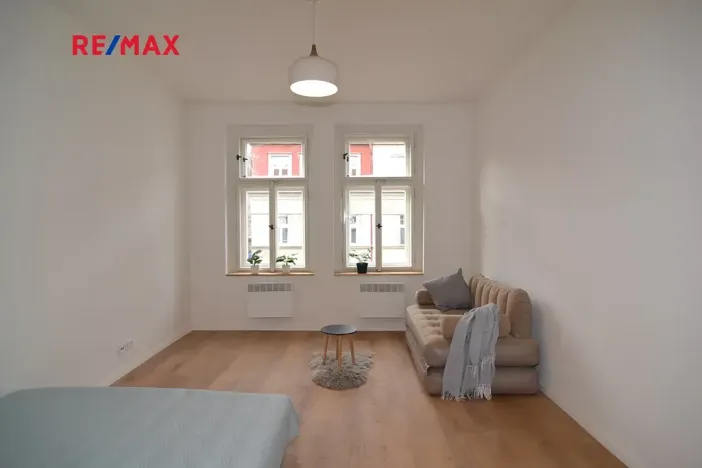 Pronájem bytu 1+1, Praha - Podolí, U Kublova, 43 m2