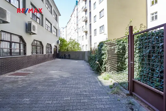 Pronájem bytu 1+1, Praha - Vinohrady, Velehradská, 40 m2