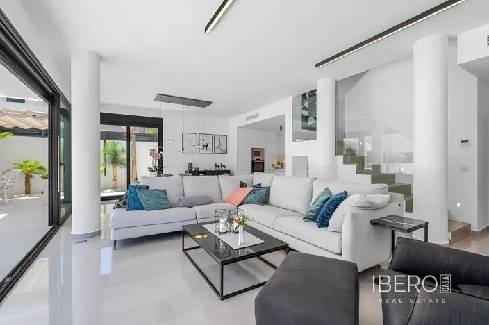 Prodej rodinného domu, Guardamar del Segura, Španělsko, 194 m2