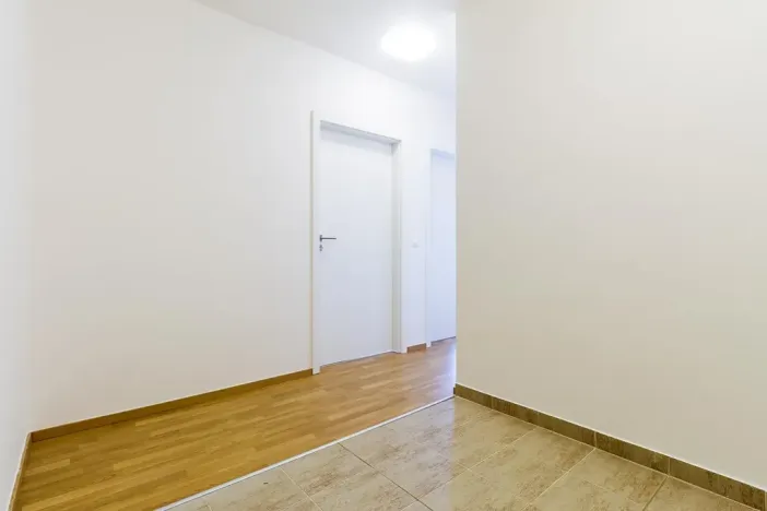 Pronájem bytu 2+1, Praha - Smíchov, Podbělohorská, 41 m2