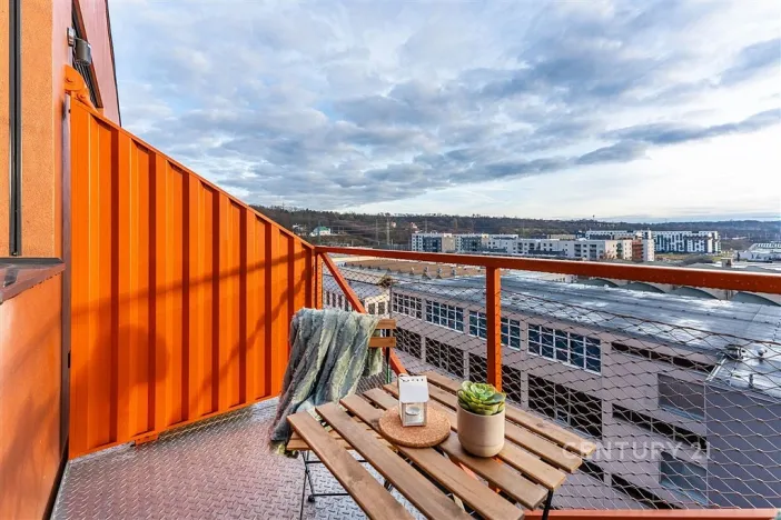 Pronájem bytu 1+kk, Praha, Kolbenova, 33 m2