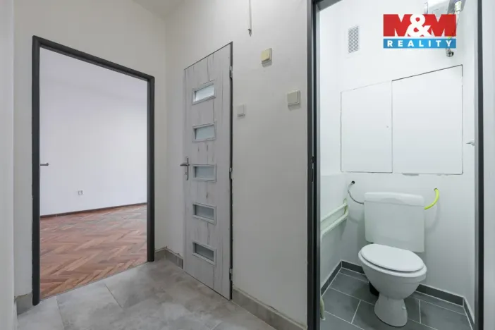 Pronájem bytu 1+1, Cheb, Kasární náměstí, 30 m2