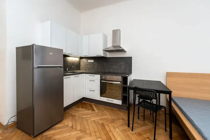 Pronájem bytu 1+kk, Praha - Nové Město, Lípová, 33 m2