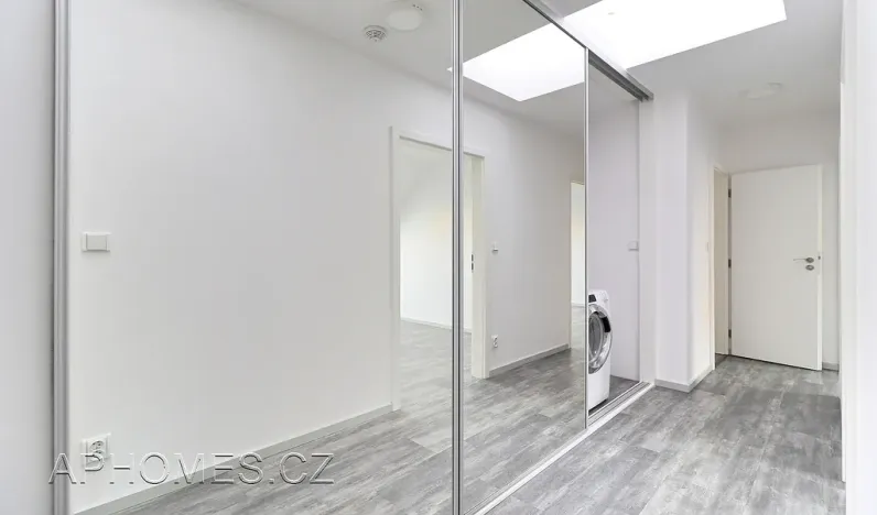 Pronájem bytu 3+kk, Praha - Karlín, Sokolovská, 62 m2