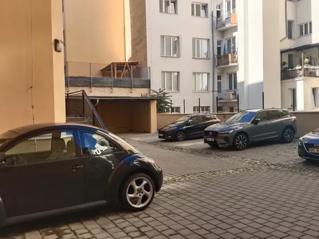 Pronájem garážového stání, Olomouc, 15 m2