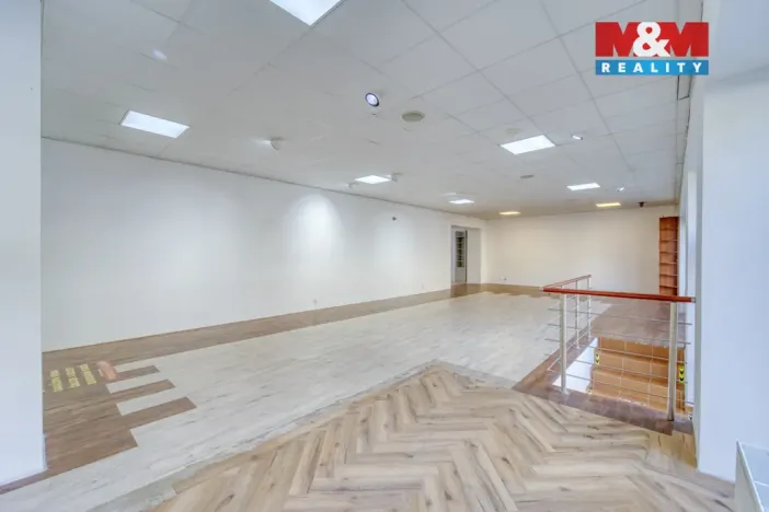 Prodej obchodního prostoru, Praha - Uhříněves, Přátelství, 490 m2
