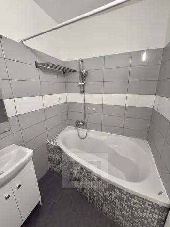 Pronájem bytu 2+1, Praha - Vršovice, Uzbecká, 56 m2