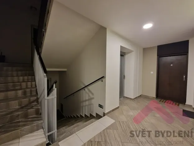 Pronájem bytu 1+kk, Praha - Vršovice, Novgorodská, 30 m2