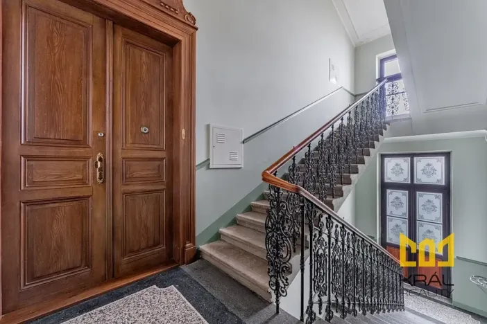 Pronájem bytu 3+1, Praha - Smíchov, Arbesovo náměstí, 113 m2