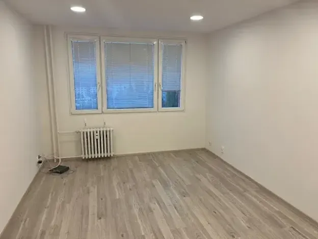 Pronájem bytu 1+kk, Praha - Záběhlice, Jahodová, 30 m2