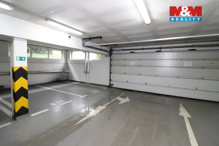 Prodej garážového stání, Praha, U Hostavického potoka, 10 m2