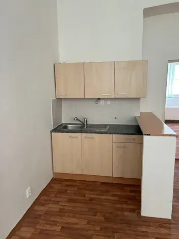 Pronájem kanceláře, Praha - Holešovice, Kamenická, 49 m2