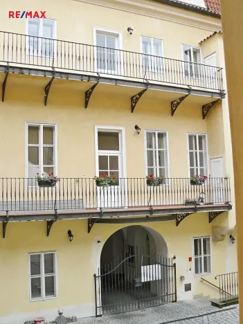 Pronájem kanceláře, Praha - Malá Strana, Karmelitská, 27 m2