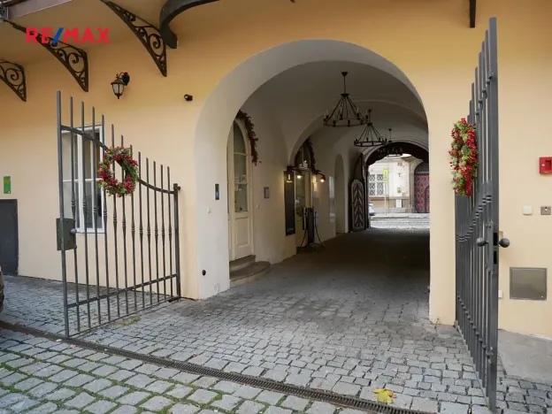 Pronájem kanceláře, Praha - Malá Strana, Karmelitská, 27 m2