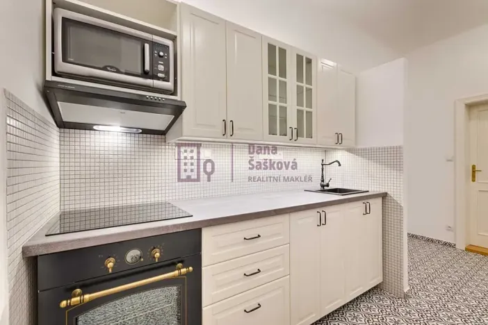 Pronájem bytu 2+1, Jindřichův Hradec, nám. Míru, 71 m2