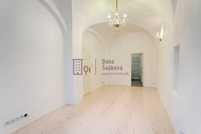 Pronájem bytu 2+1, Jindřichův Hradec, nám. Míru, 71 m2