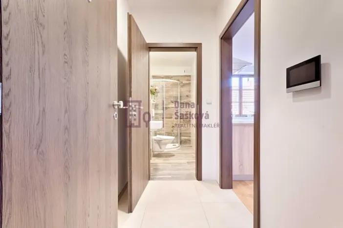 Pronájem bytu 1+kk, Jindřichův Hradec, nám. Míru, 23 m2