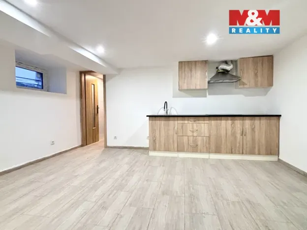 Pronájem bytu 1+kk, Týniště nad Orlicí, Mírové nám., 30 m2