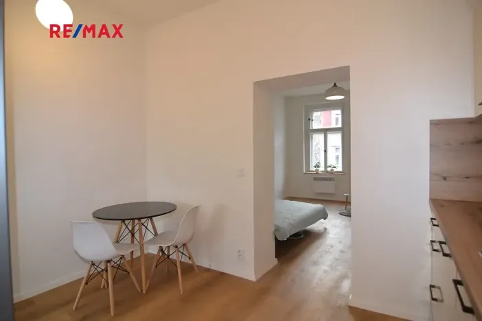 Pronájem bytu 1+1, Praha - Podolí, U Kublova, 43 m2