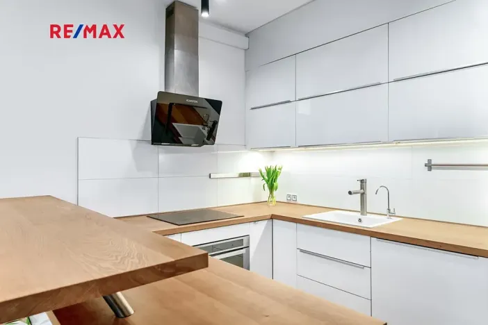 Pronájem bytu 2+kk, Praha - Libeň, Vojenova, 62 m2