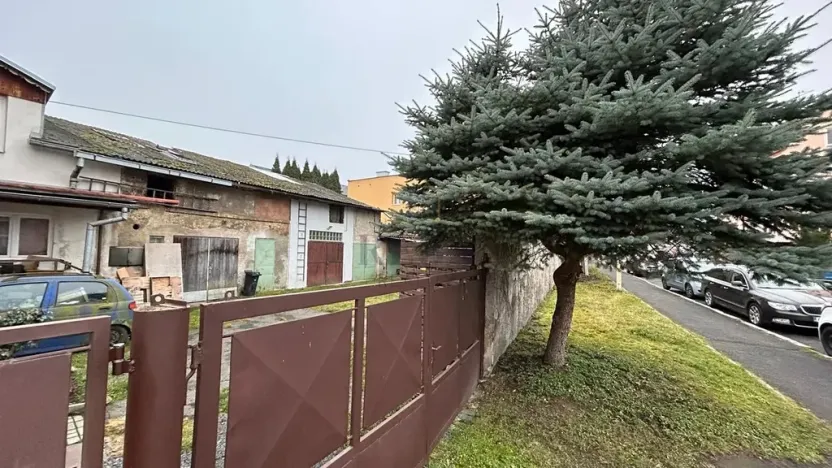 Prodej bytu 2+1, Karlovy Vary, Závodní, 39 m2