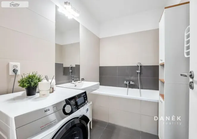 Prodej bytu 3+kk, Oslavany, náměstí 13. prosince, 76 m2