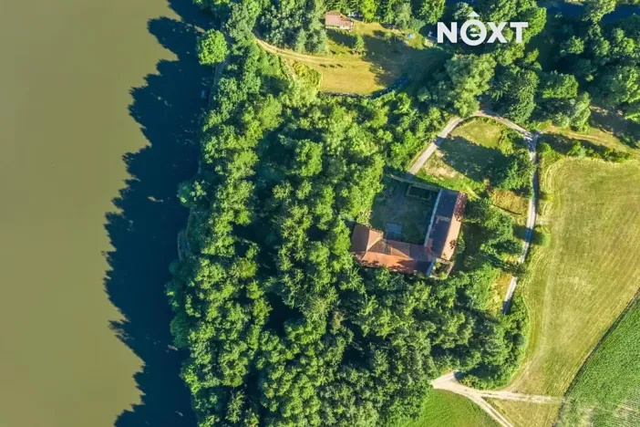 Prodej komerční nemovitosti, Buzice, 1800 m2