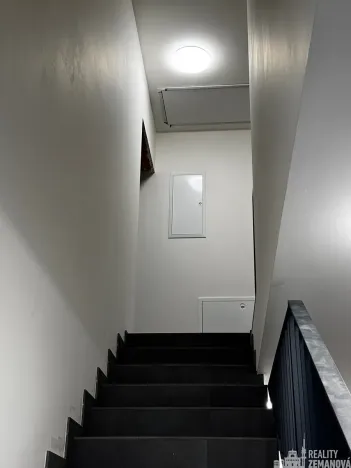 Pronájem bytu 2+kk, Jesenice, Hlavní, 56 m2