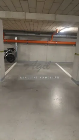 Pronájem garážového stání, Slavkov u Brna, 15 m2