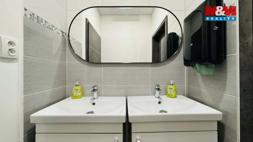 Prodej kanceláře, Klecany, V Honech, 179 m2