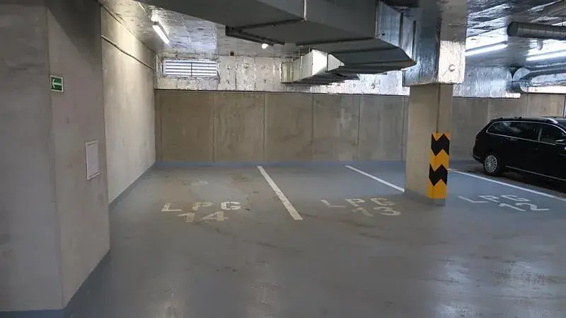 Pronájem garážového stání, Praha - Hodkovičky, Šífařská, 12 m2