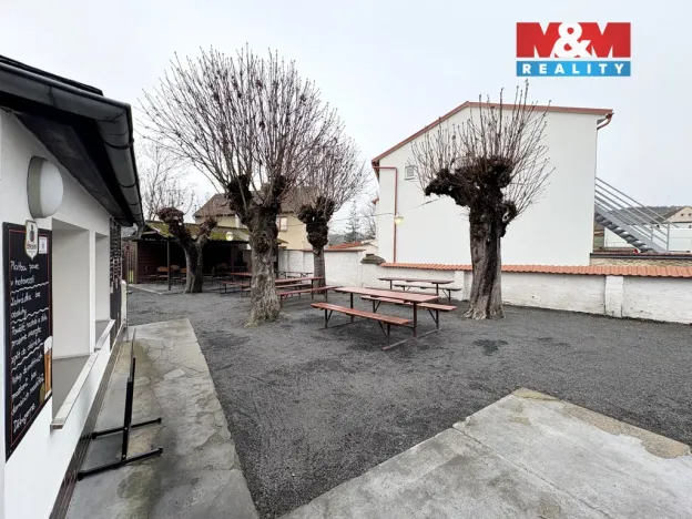 Prodej restaurace, Velké Žernoseky, 438 m2