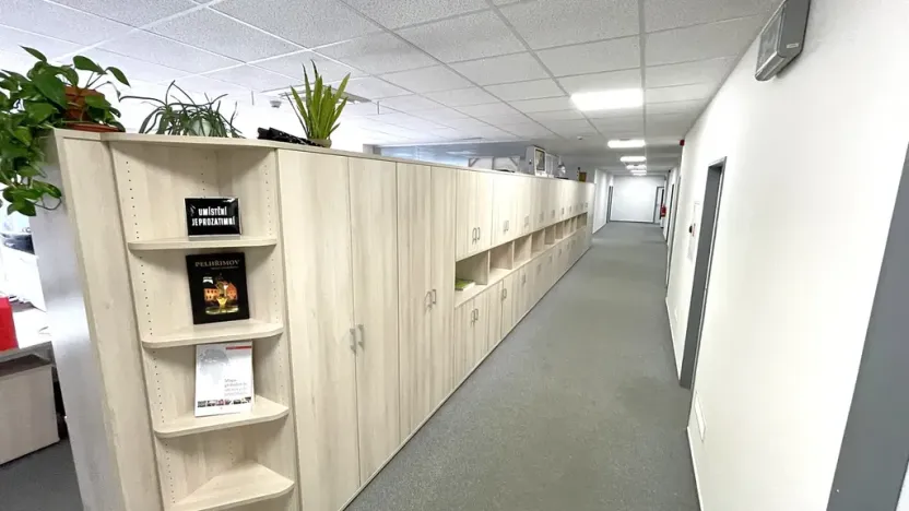 Pronájem kanceláře, Praha - Holešovice, Dělnická, 1252 m2