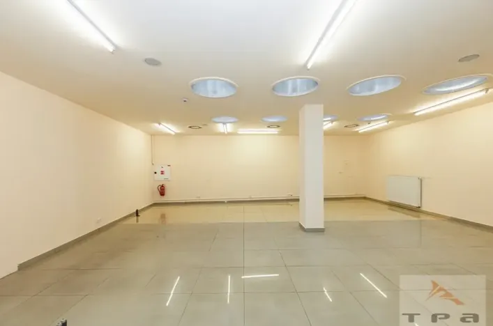 Pronájem obchodního prostoru, Karlovy Vary, Divadelní náměstí, 100 m2