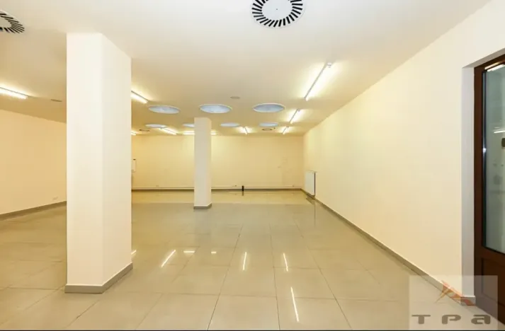 Pronájem obchodního prostoru, Karlovy Vary, Divadelní náměstí, 100 m2