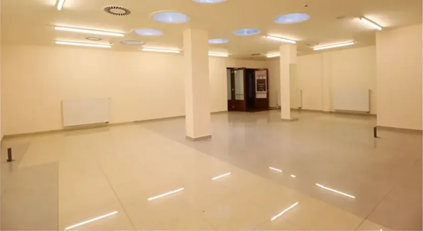 Pronájem obchodního prostoru, Karlovy Vary, Divadelní náměstí, 100 m2