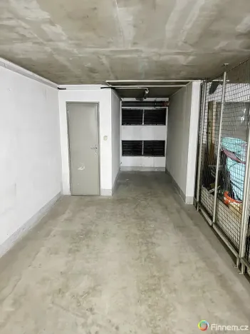 Pronájem garáže, Praha - Košíře, Zahradníčkova, 50 m2