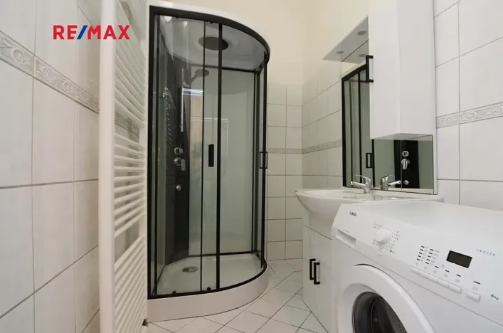 Pronájem bytu 2+1, Praha - Libeň, V mezihoří, 56 m2