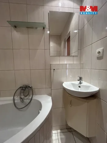 Pronájem bytu 1+1, Ústí nad Labem - Střekov, Tolstého, 37 m2