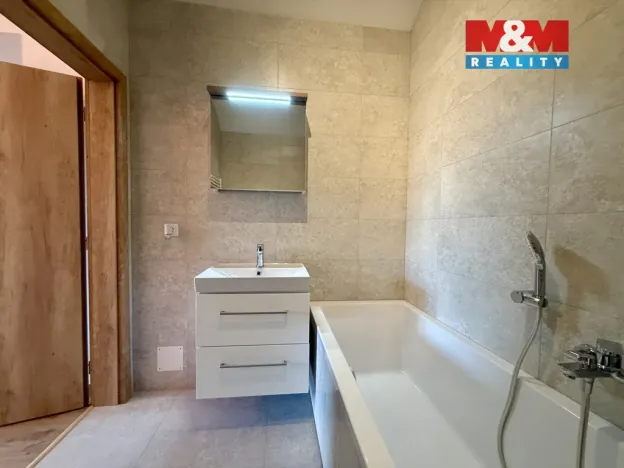 Pronájem bytu 1+kk, Třebechovice pod Orebem, Masarykovo náměstí, 37 m2